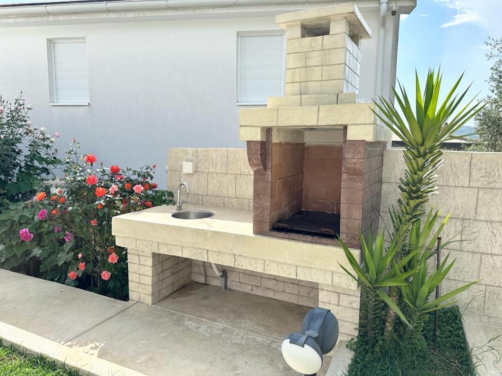 Villa Holiday Apartments Bar Exterior photo