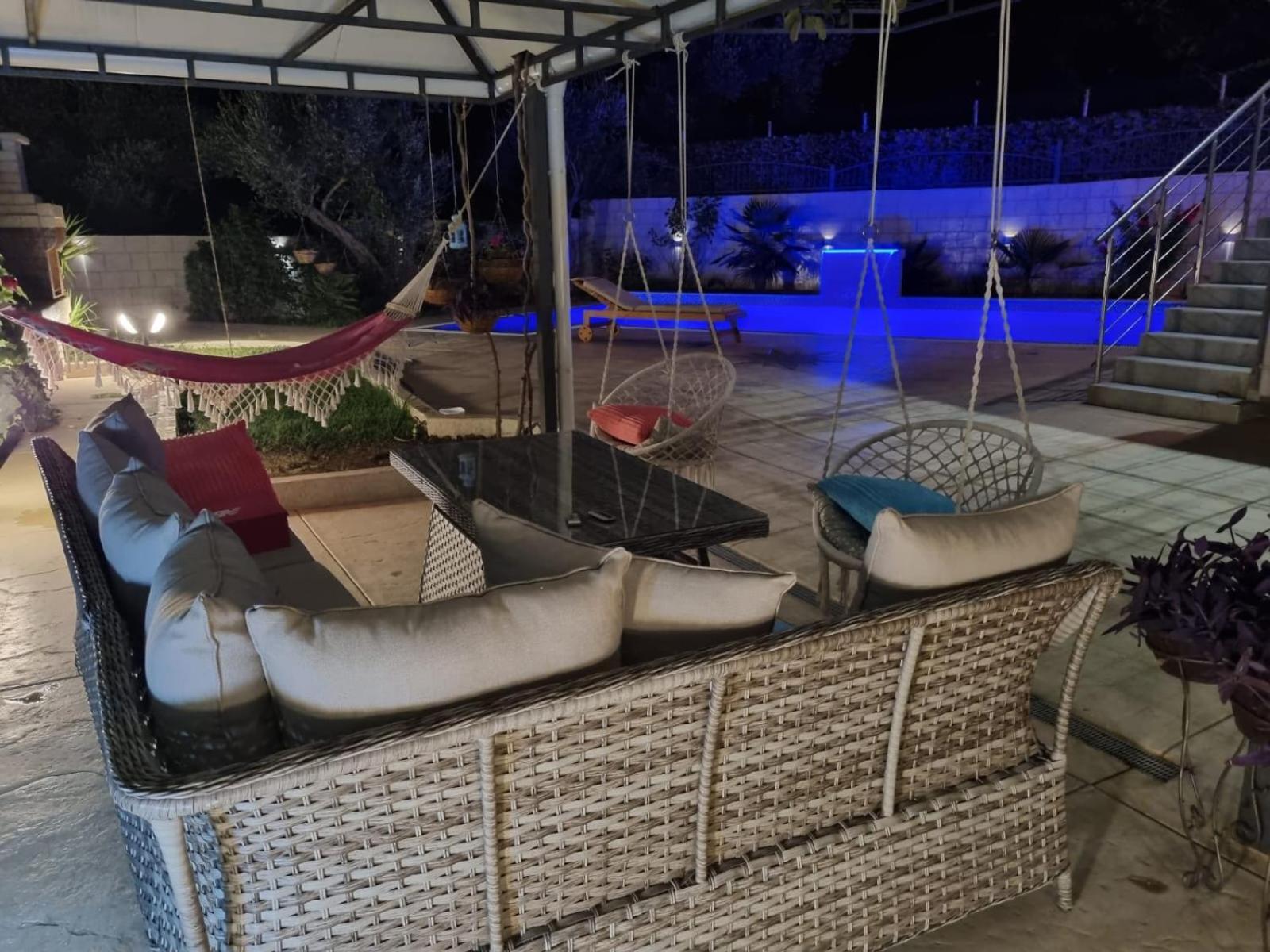 Villa Holiday Apartments Bar Exterior photo